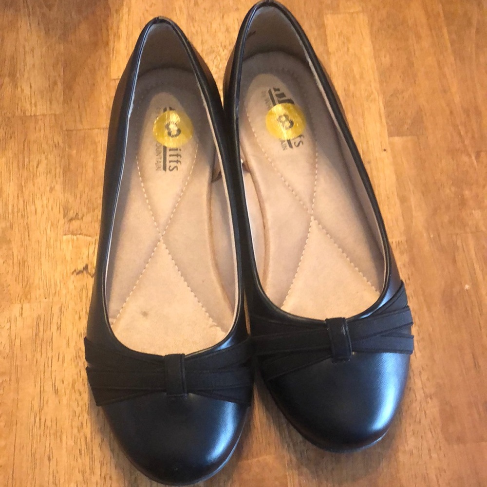 Worn once cliffs size 8 black flats